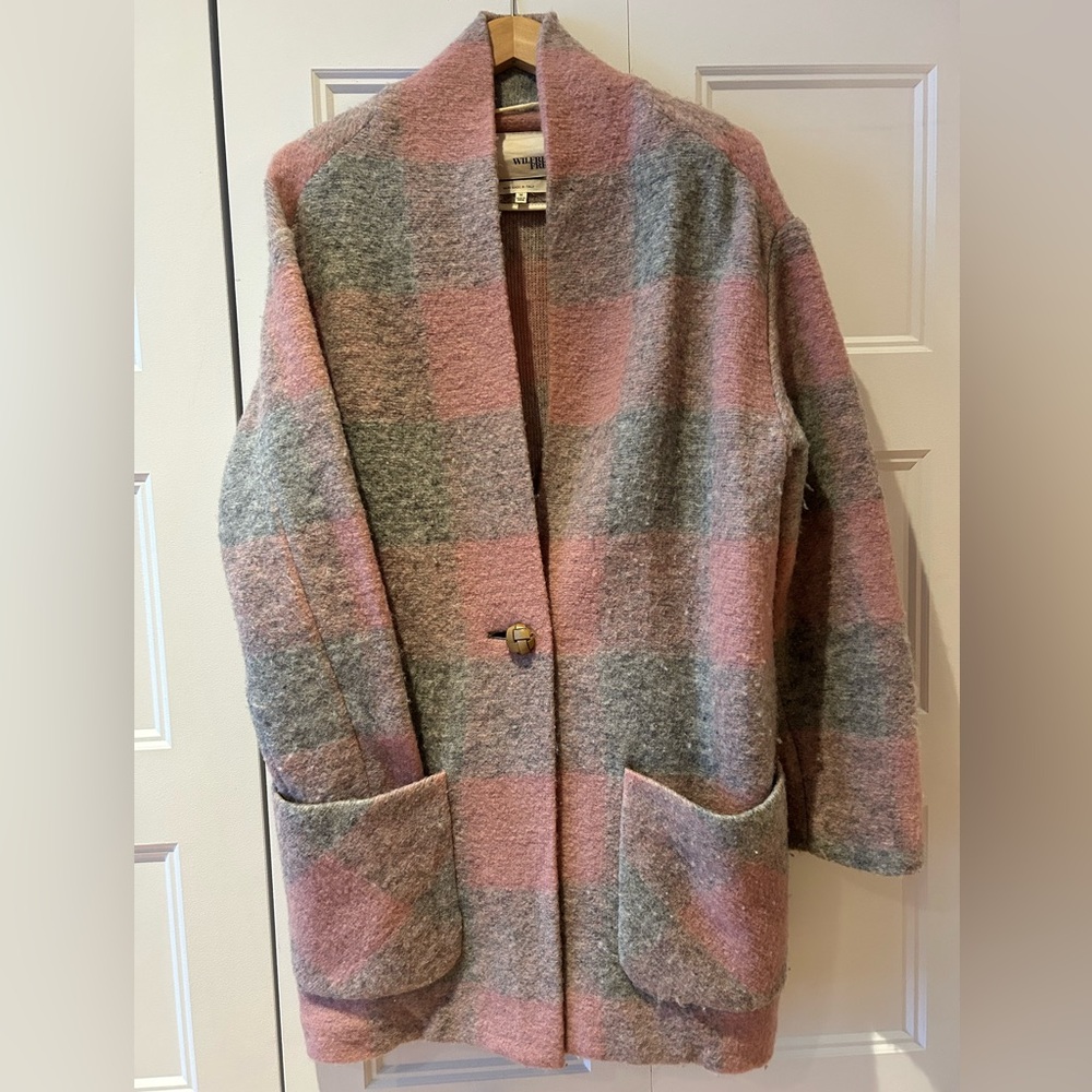 Aritzia Wilfred Blush and Gray Plaid Coat